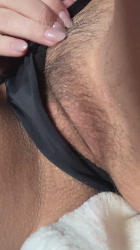 my boyfriend won't put his tongue inside my pussy when its hairy : video clip