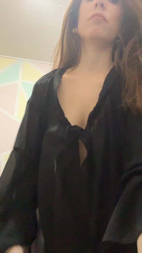 Say yes if you would cum on my tits : video clip