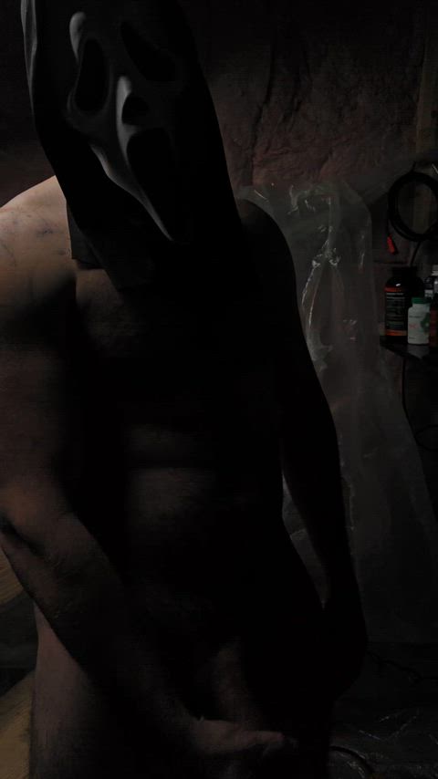 Ghostface needs some traps to goon tonight... : video clip