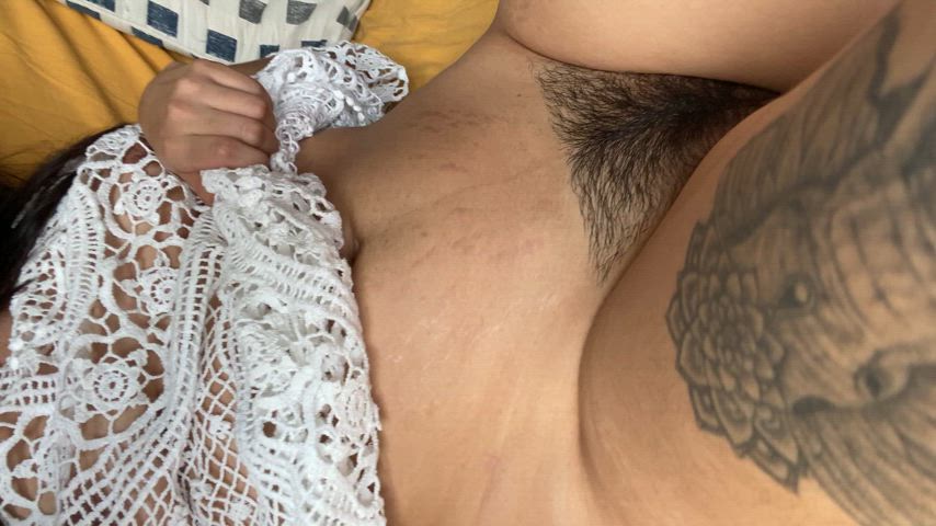 Does my hairy pussy look inviting : video clip