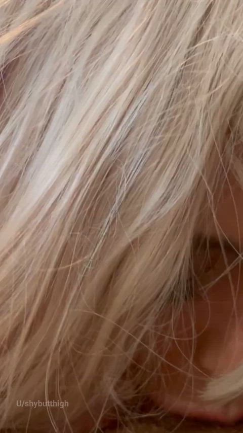 My pussy gets wet when I deep throat : video clip