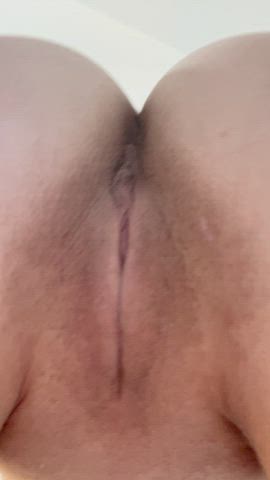 Doll teasing her pussy in shower : video clip