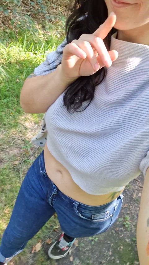 Flashing my tits in the nature : video clip