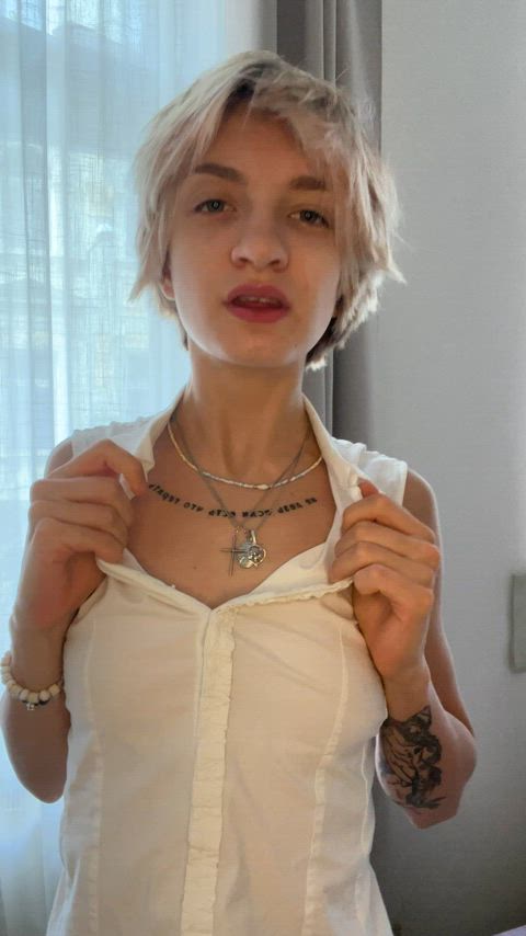 Tiny boobs are stunning trust me : video clip