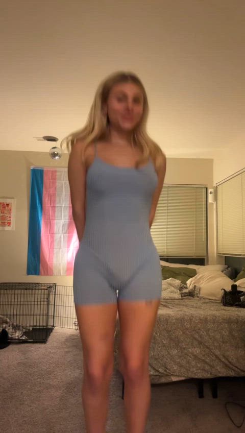 I bet you wanna see what’s underneath. Don’t you, gooner? : video clip