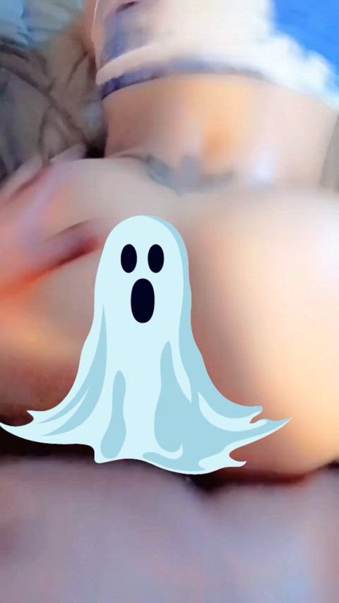 She likes to get a good pussy pounding doggy style : video clip