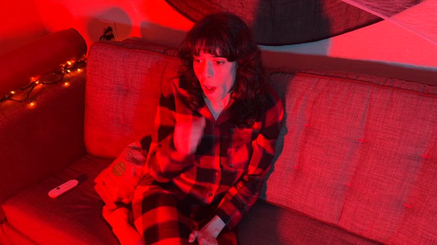 Vera King Tries To Watch A Scary Movie, But Peter Cums On Her Face (Halloween Freeuse Facial) : video clip