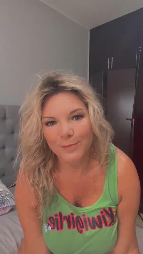 Do gooners still enjoy milf pussy? : video clip