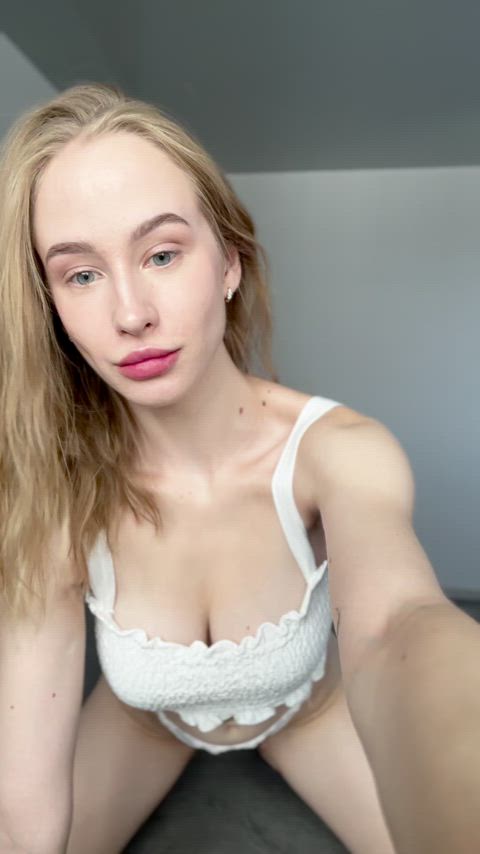 i need help... im barely 19 and i want to suck something : video clip