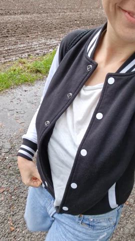 Showing off my boobs at the afternoon walk : video clip