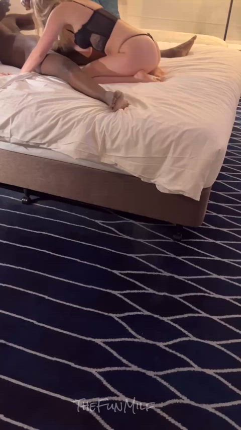 I met him at the bar… and ten mins later hubby walked in on me like this! : video clip