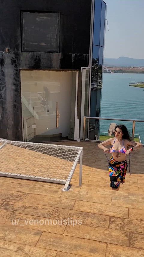 My first time giving a blowjob on a helipad. : video clip