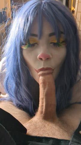 Did anyone have clown girl with a vacuum cleaner mouth on their bingo card? : video clip