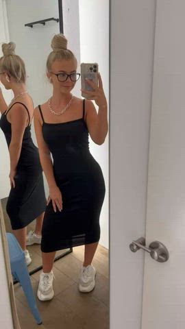 Let’s fuck in the changing rooms : video clip