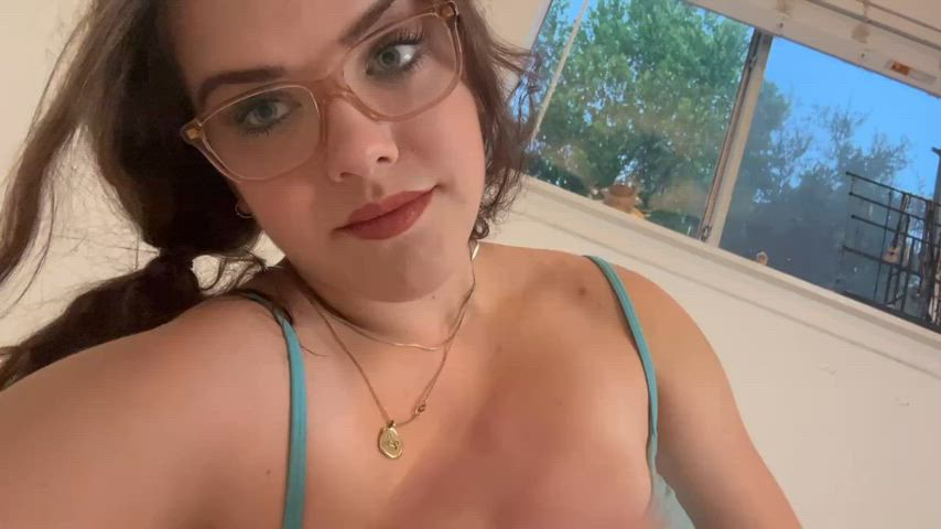 Not the biggest but still hot 🥵 : video clip