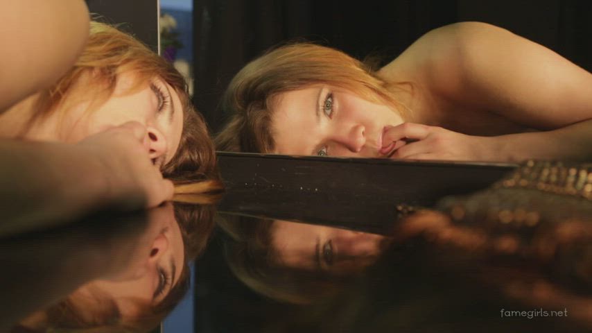 teenager Foxy close up masturbation : video clip