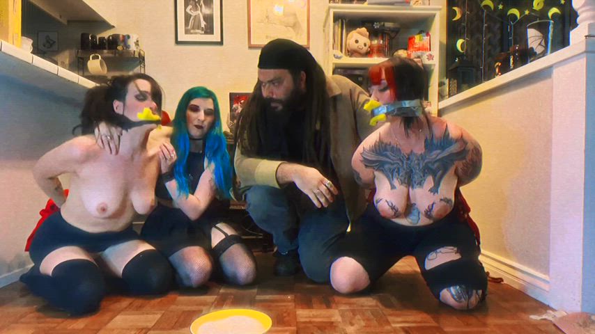 Clean the floor, now kiss : video clip