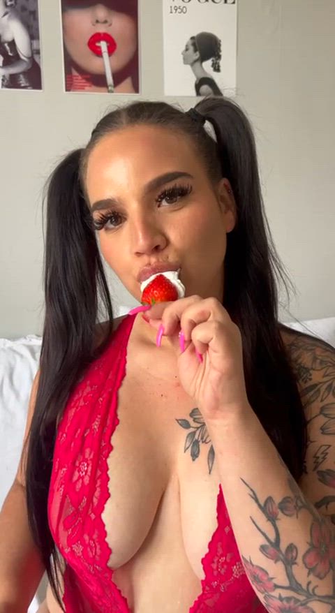 I love when you spank me : video clip