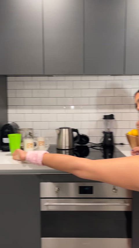 18 year old latina is ready to be taken on the counter : video clip