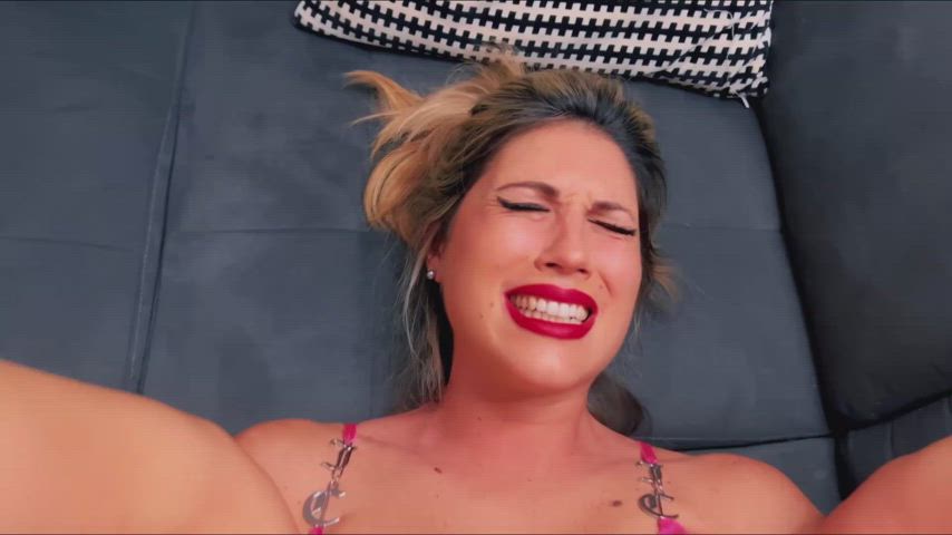 I love when it hurts : video clip