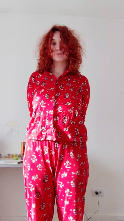 Off goes the pajamas : video clip