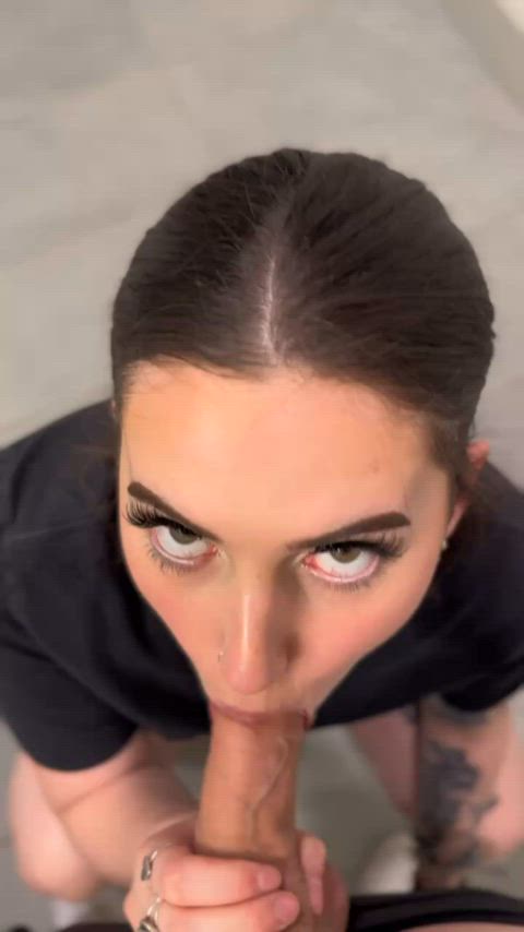 Getting face fucked in a public bathroom for the pleasure of my favorite sub🖤💦 : video clip