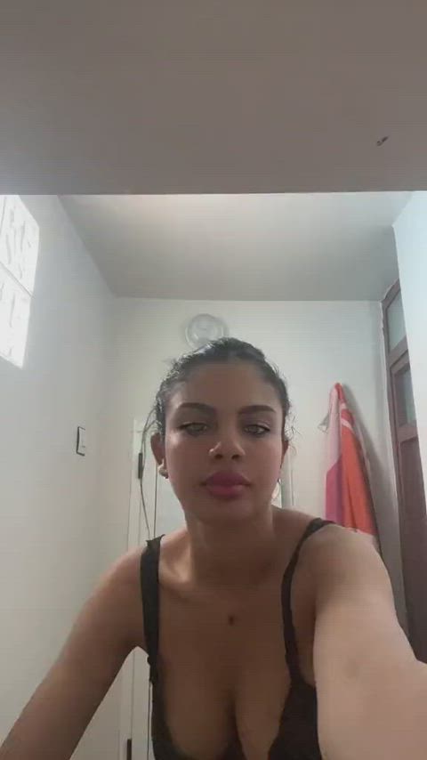 [TW] how many inches are you giving me? : video clip