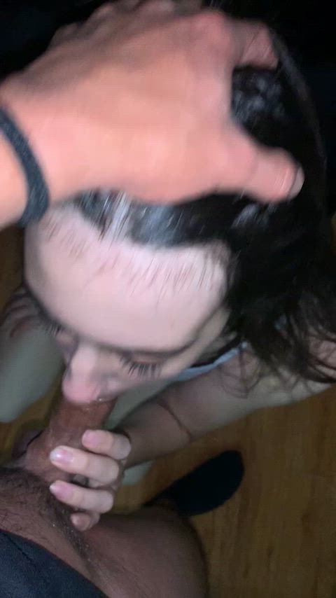 Cute girl sucks cock : video clip