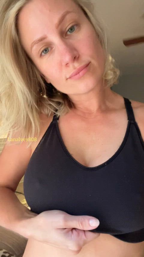 titties and a kiss to make your day better : video clip