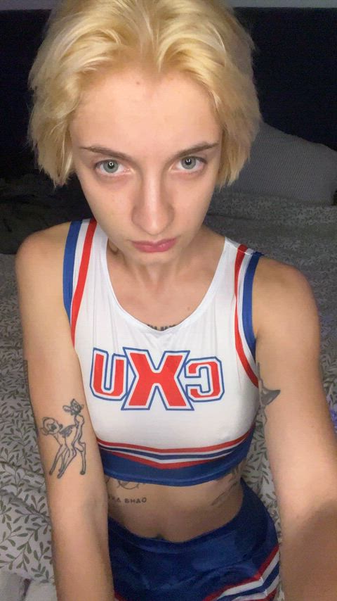 Me a art girl loves her small tits : video clip