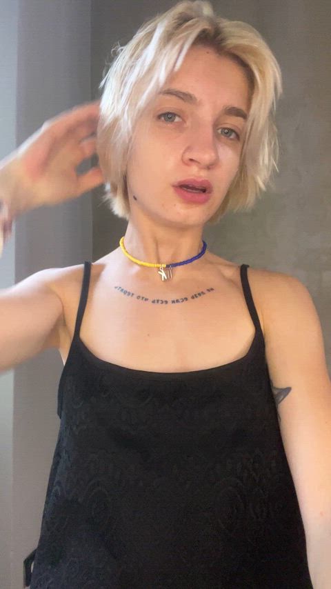 touch my nipples like I do it : video clip