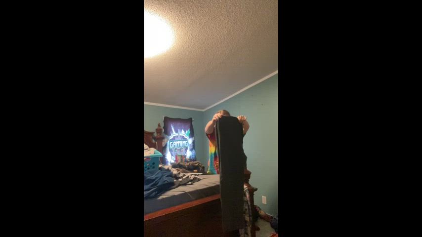 I’m Just Trying To Do Laundry! : video clip