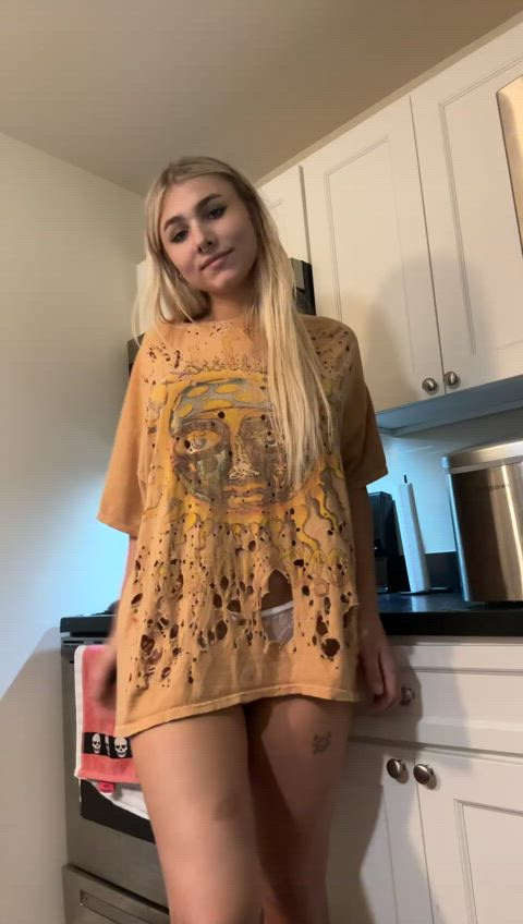 I love when buds dress like this for having a straight session : video clip