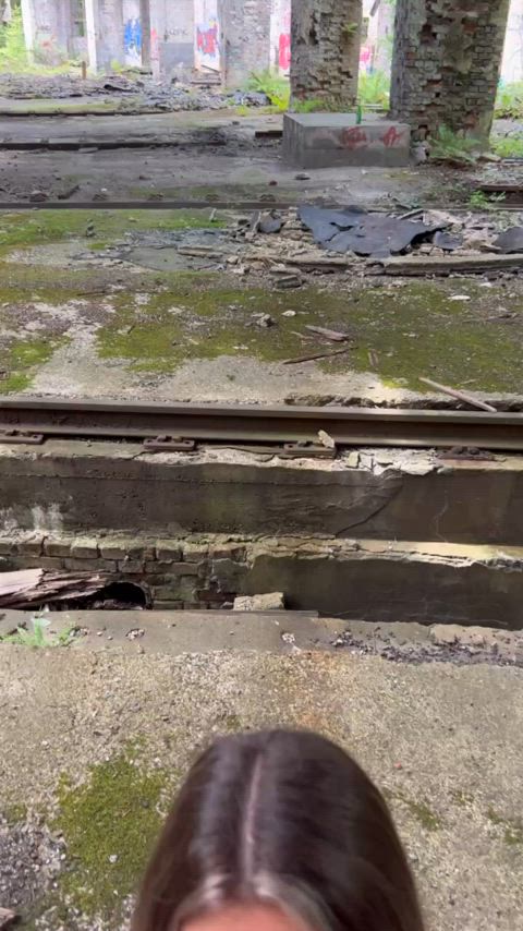 She wants to suck my cock everywhere : video clip