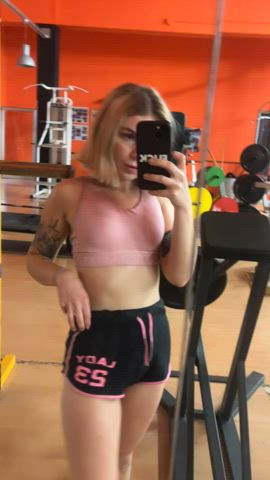 18 and tight, ready for a sexy showdown : video clip