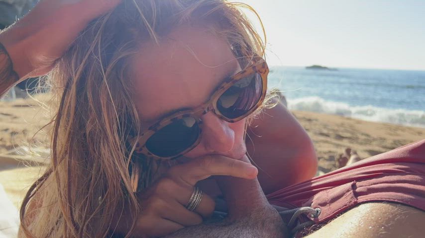 Another beautiful day on the beach : video clip