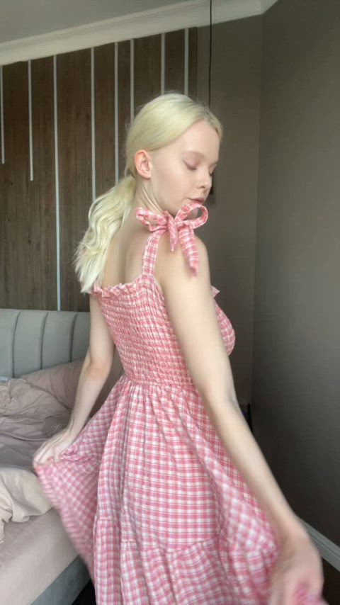 18f with too much time on her hand : video clip