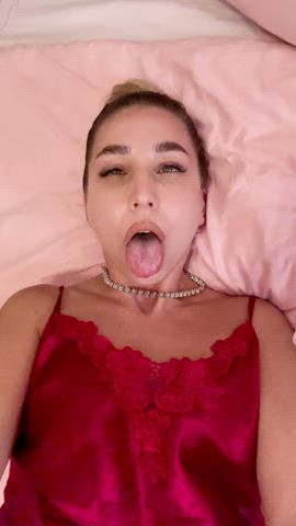 Her expression changes when she gets it rough : video clip