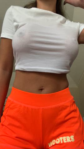 Would you let this hooters girl go for a ride? : video clip