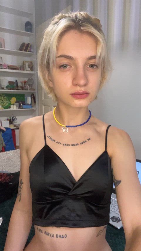 i just have small tits but I still show them : video clip