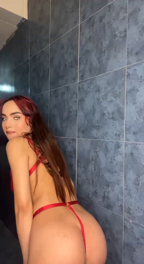 I'm waiting for you to fuck my ass in the bathroom! : video clip