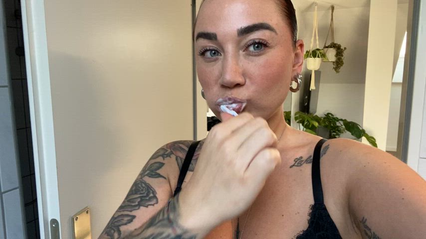 I'm little but I swear I can take the whole thing : video clip