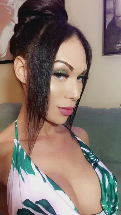 Any other str8 buds want to turn into a trans baddie? 🤤 : video clip