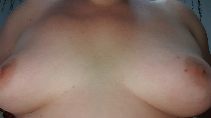 Start gooning by jiggling the tits : video clip