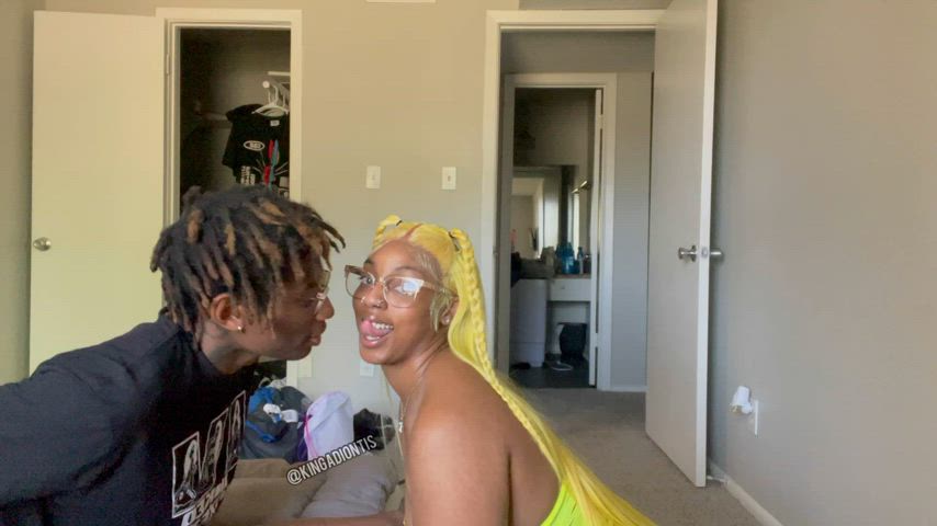 Make out Session : video clip