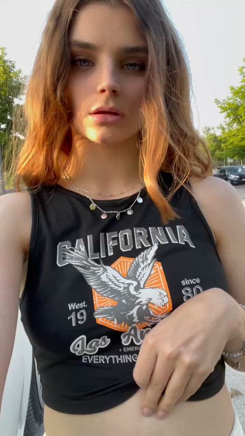 hopefully the people behind me didn’t saw me flashing my teen tits… : video clip