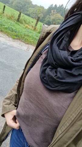 im a milf and love to flash my hangers : video clip