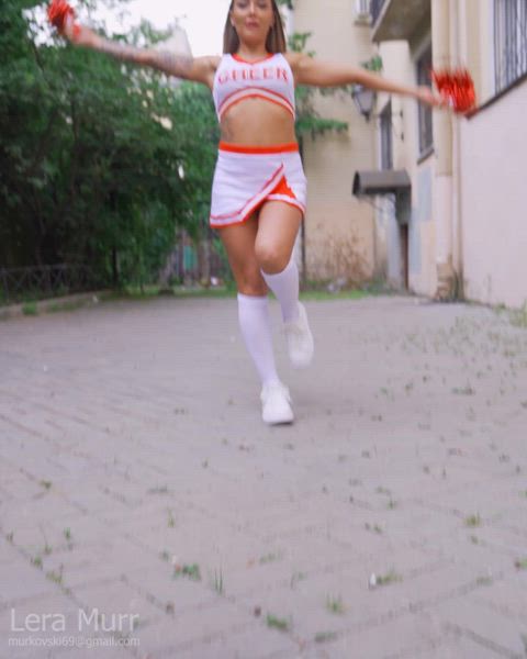 Lera Murr is my kind of cheerleader : video clip