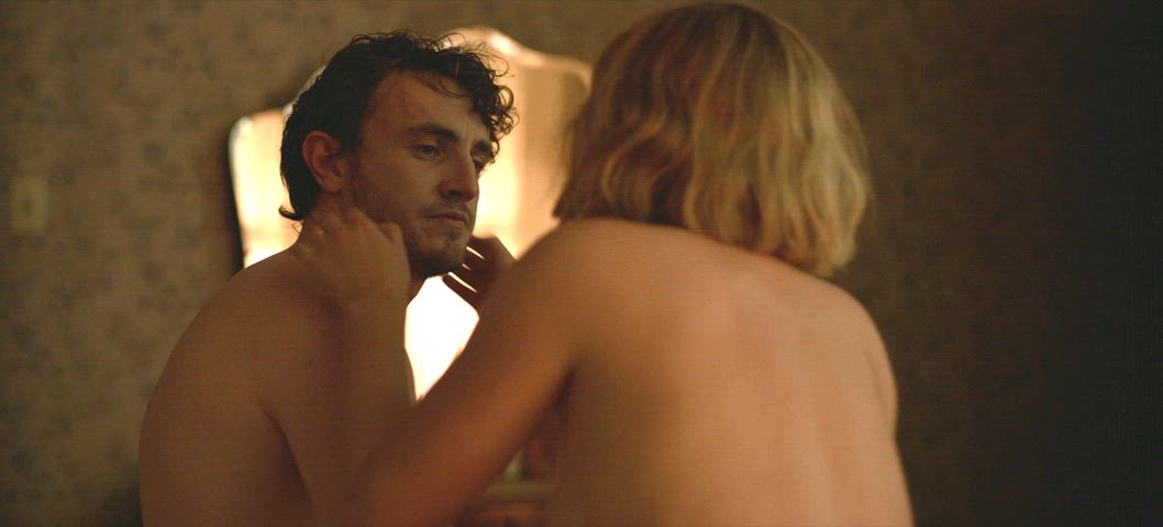 Saoirse Ronan finally shows her magnificent tits : video clip