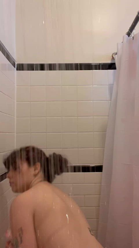 I want to cum on her tits, like, right now : video clip